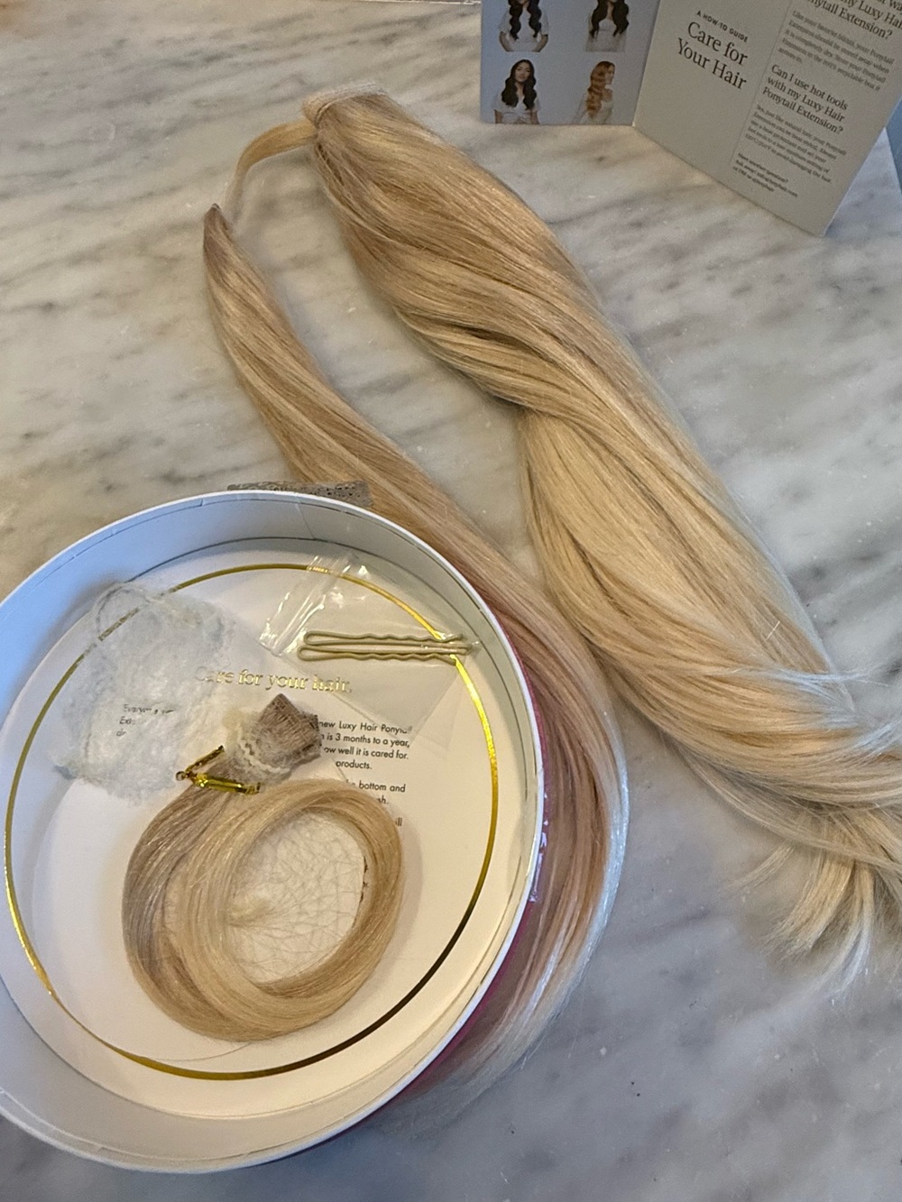 Luxy 16 inch Blonde Balayage Ponytail Clip In Extension - Picture 5 of 14